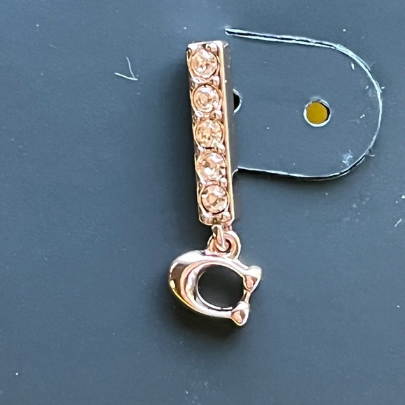 SOLD! SHOW GIVEAWAY! Coach Signature Pave Bar Stud Rose Gold Earrings - Picture 3 of 5